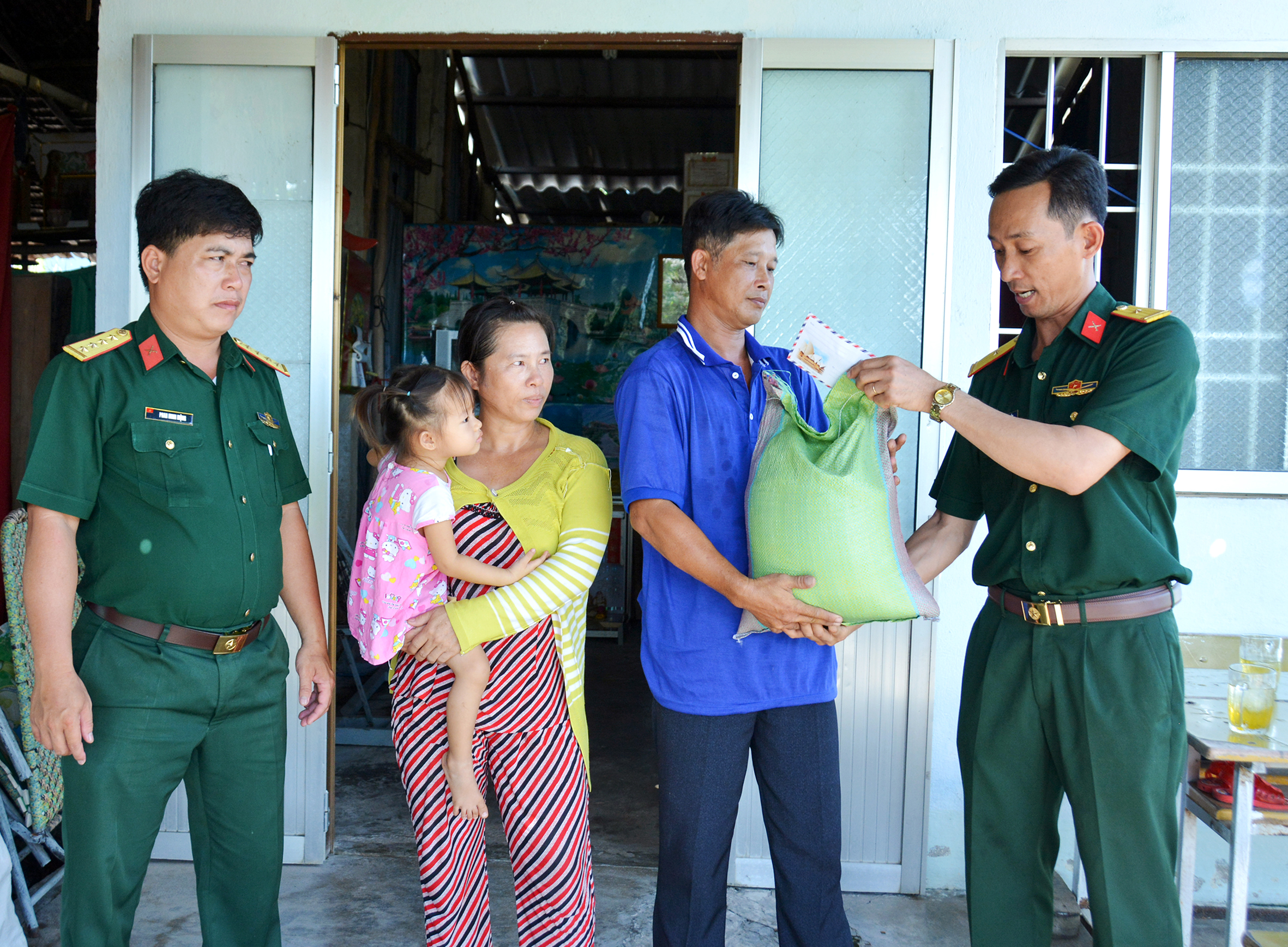 Thơm thảo tấm lòng đồng đội